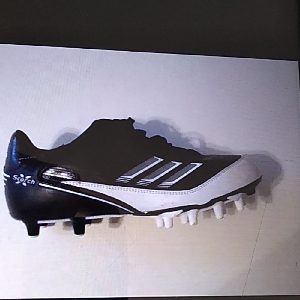 One cleet for punter or kikker Size 9 1/2 New - Picture 1 of 7